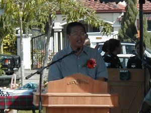 Dato' Lee to present a Perodua Kancil to Pondok Polis at USJ8